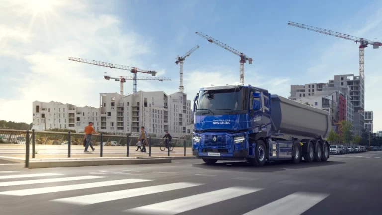 FRESH LOOK FOR RENAULT TRUCKS E-TECH DUO