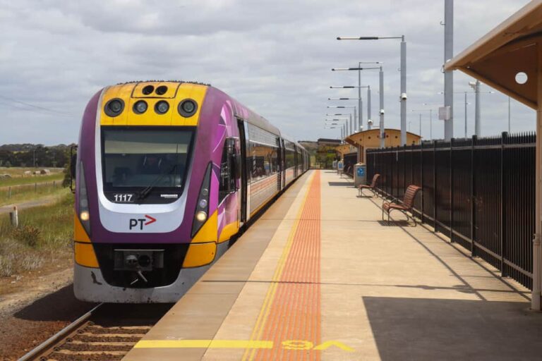 New graduates increase V/Line’s signal maintenance capabilities