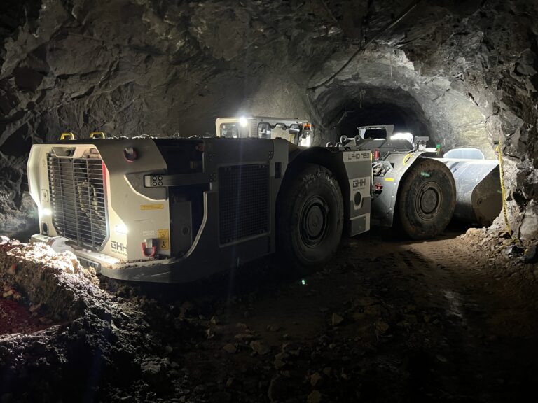 Mining and tunnelling machines